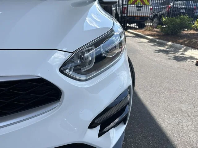 Used 2021 White Kia LXS image 9