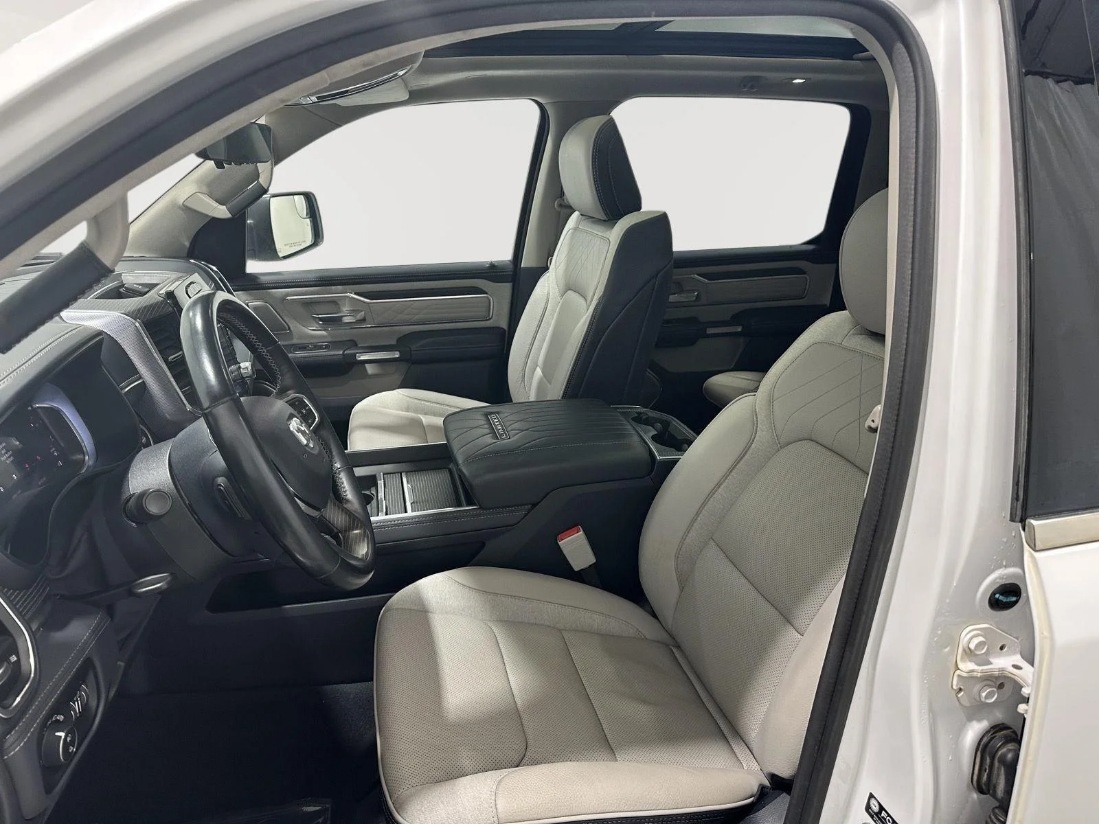 Used 2023 Ivory White Tri-coat Pearlcoat Ram Limited image 19