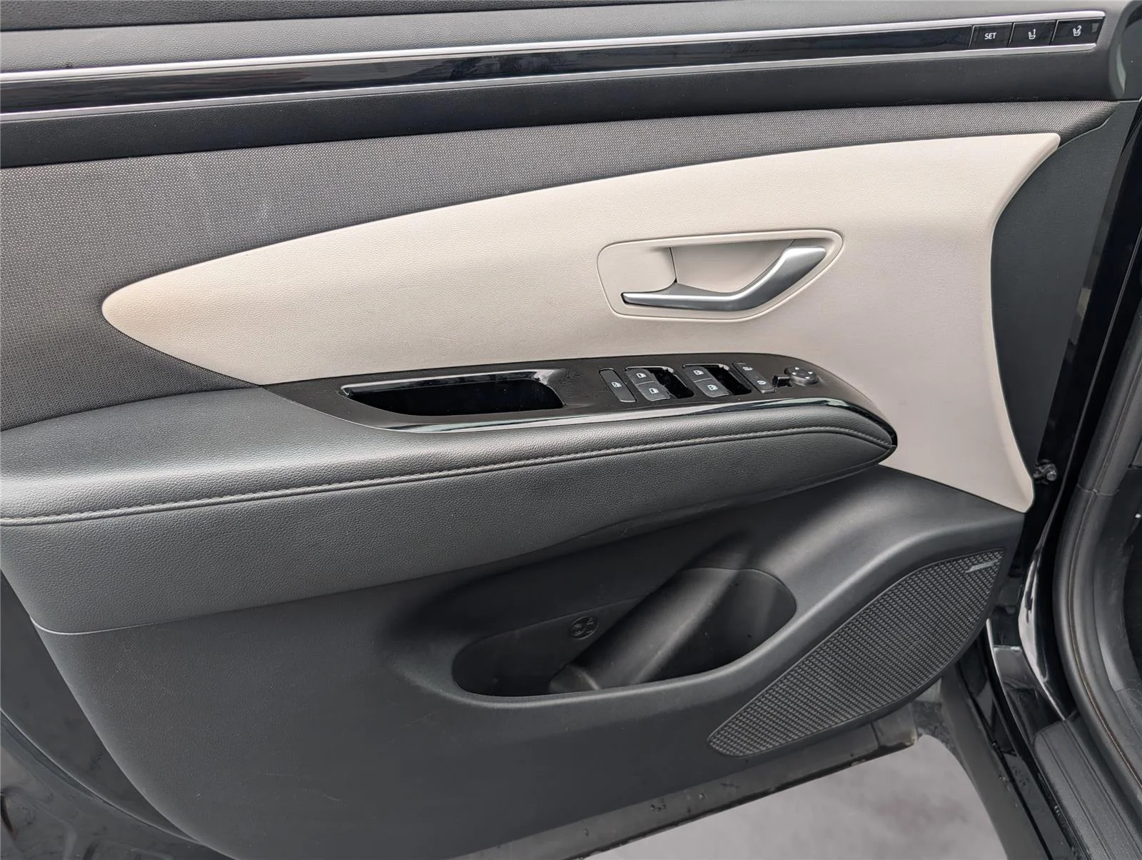 Used 2024 Black Pearl Hyundai Limited image 13