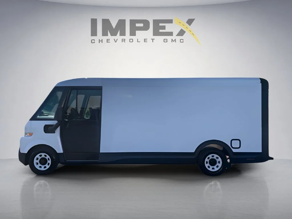 Used 2025 Oyster White Chevrolet EJY image 2