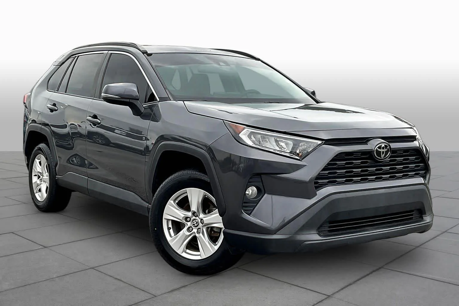 Used 2021 Magnetic Gray Metallic Toyota XLE image 3