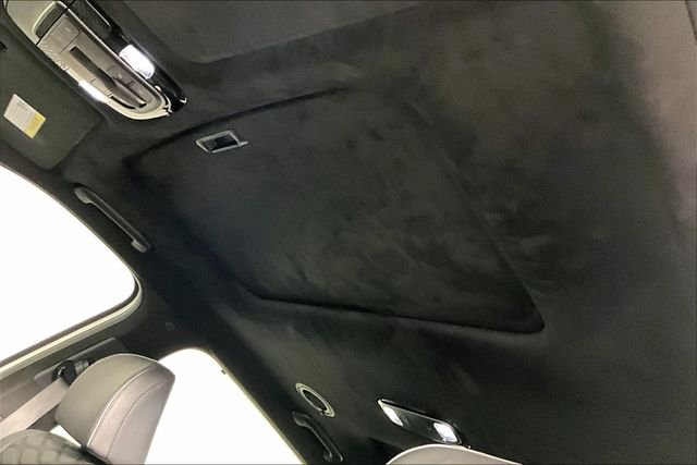 Used 2022 White Hyundai Calligraphy image 3
