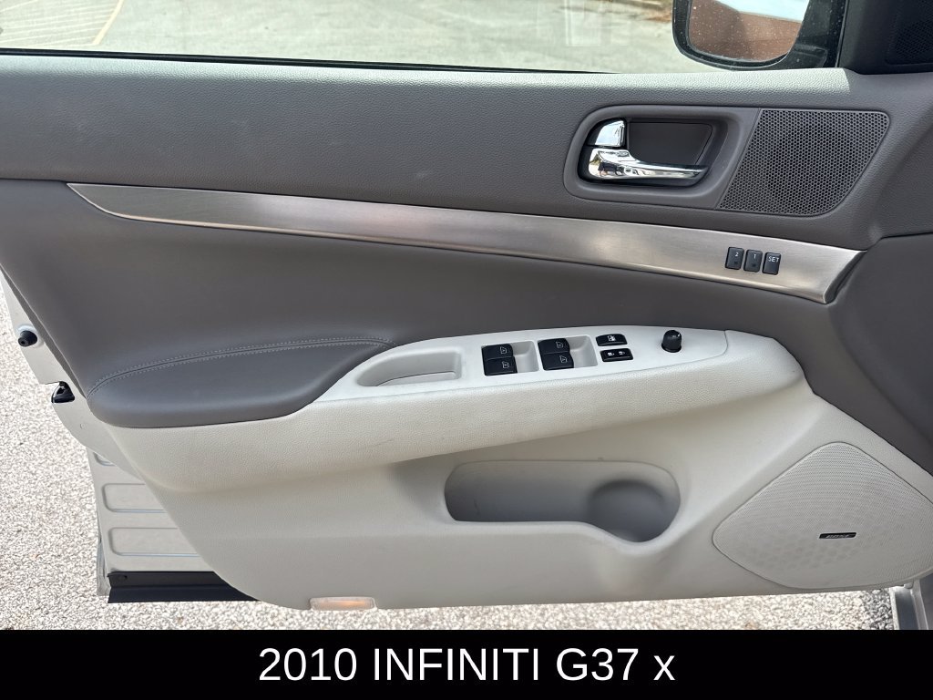 Used 2010 Silver INFINITI X image 3