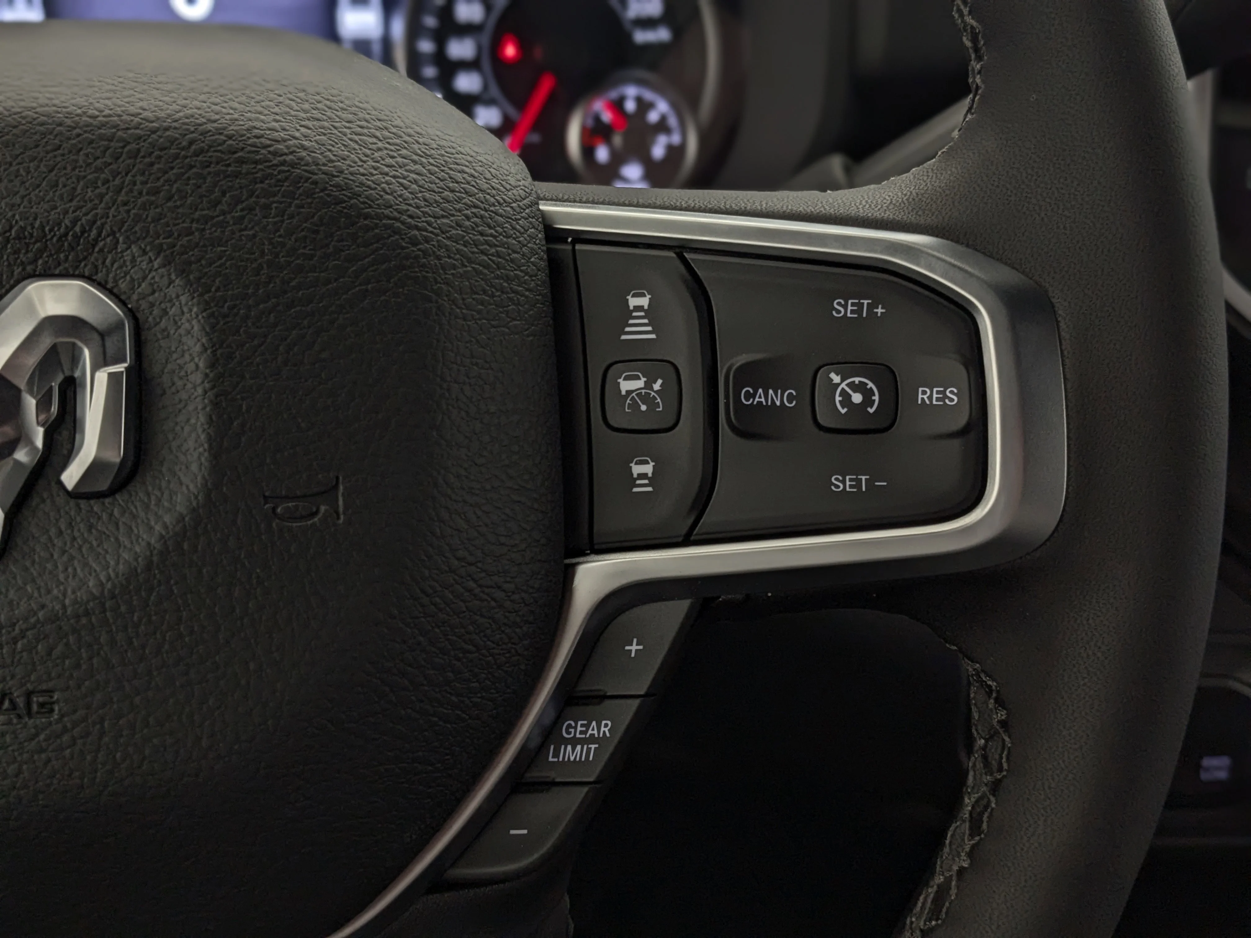 New 2026 Blue RAM Big Horn - - 6.7L HO Diesel - 5th Wheel/Gooseneck Prep - Sport App Pkg - Nav - Cargo Cam & More! image 18