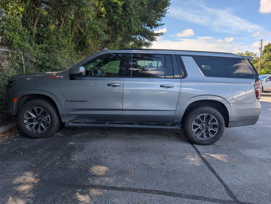 Used 2022 Gray Chevrolet Z71 image 3