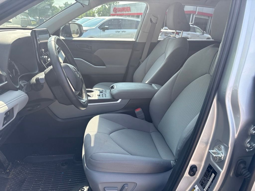 Used 2023 Silver Toyota LE image 9