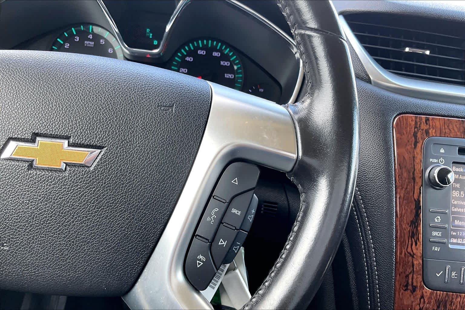 Used 2013 White Diamond Tricoat Chevrolet LT image 24