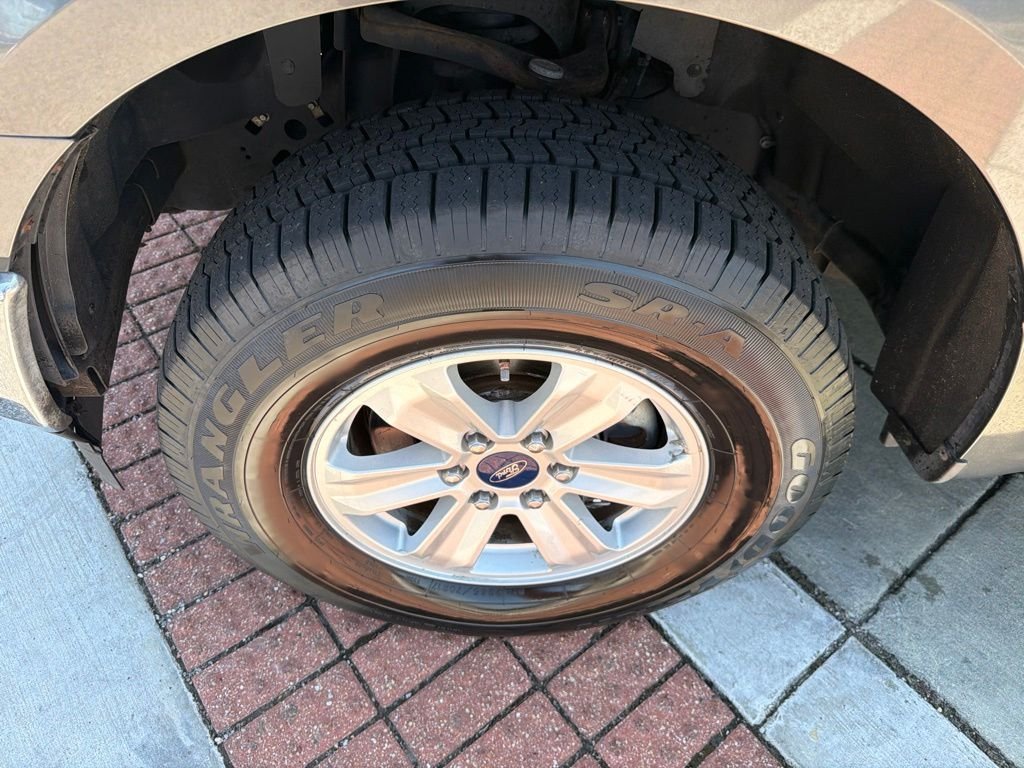 Used 2018 Gray Ford XLT image 10