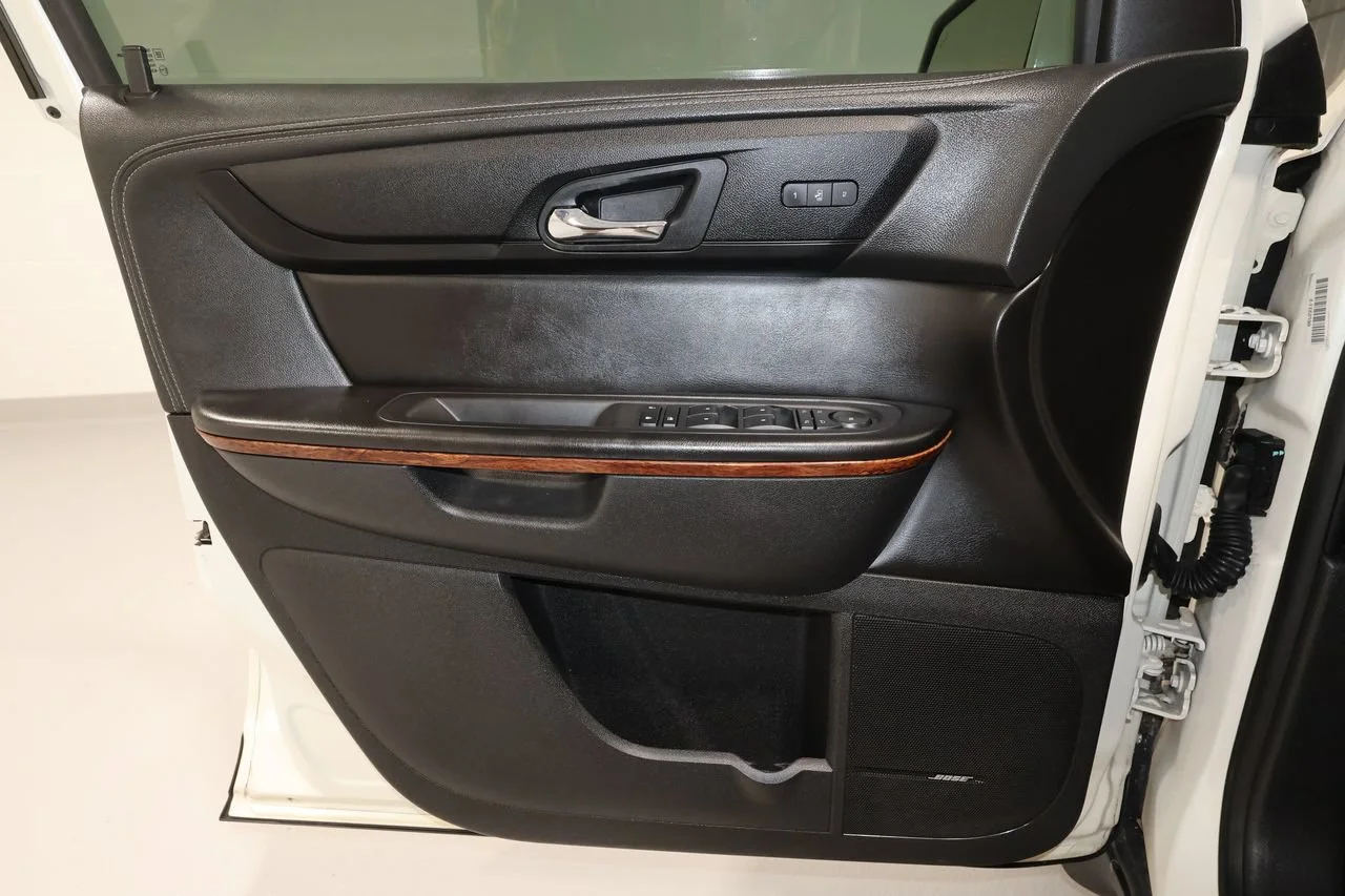 Used 2014 White Diamond Tricoat Chevrolet LTZ image 13