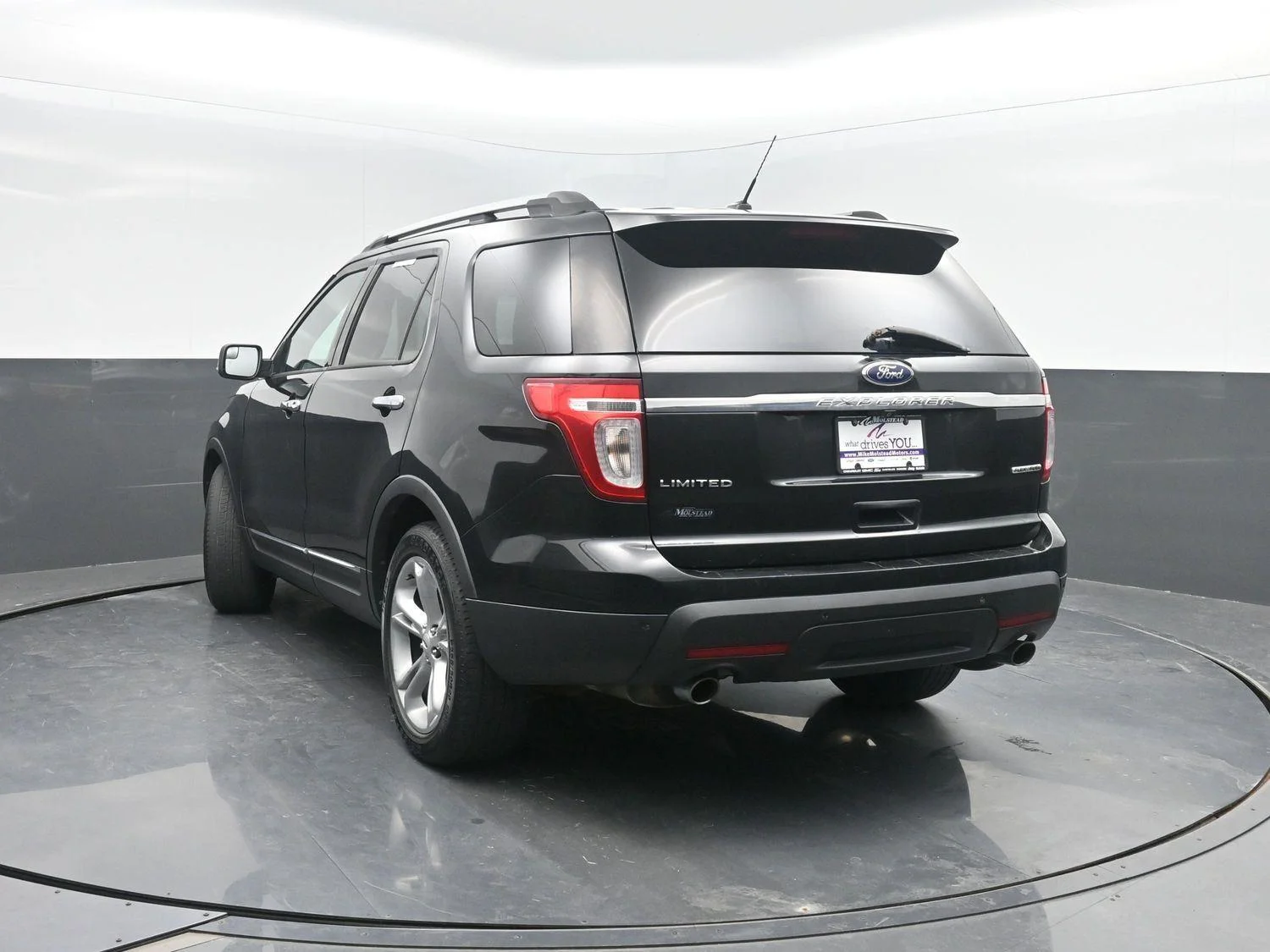 Used 2015 Tuxedo Black Metallic Ford Limited image 40