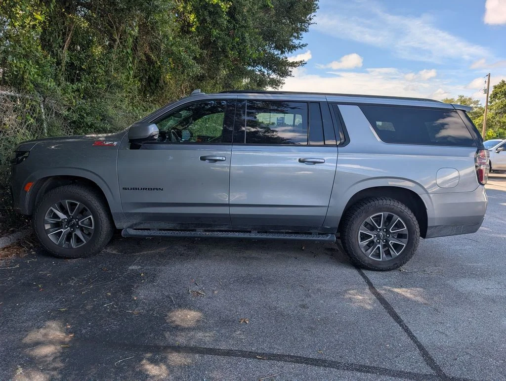 Used 2022 Gray Chevrolet Z71 image 3