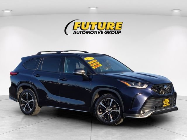Used 2022  Toyota XSE image 1