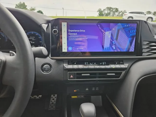 Used 2025  Toyota LE image 17
