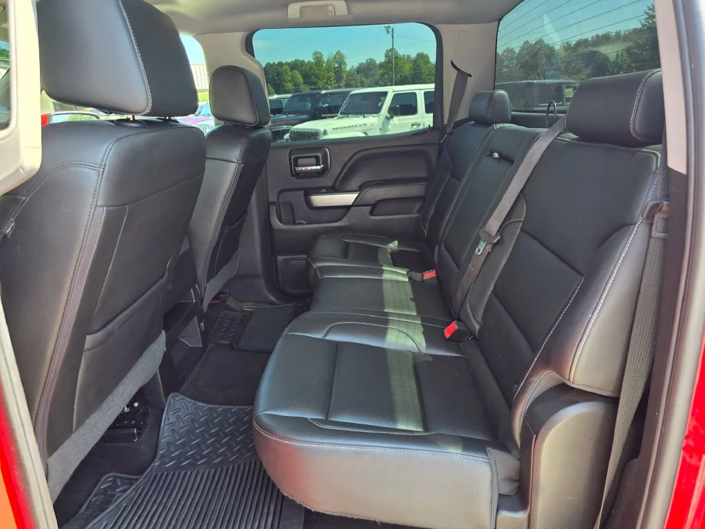 Used 2018 Red Chevrolet LT image 10