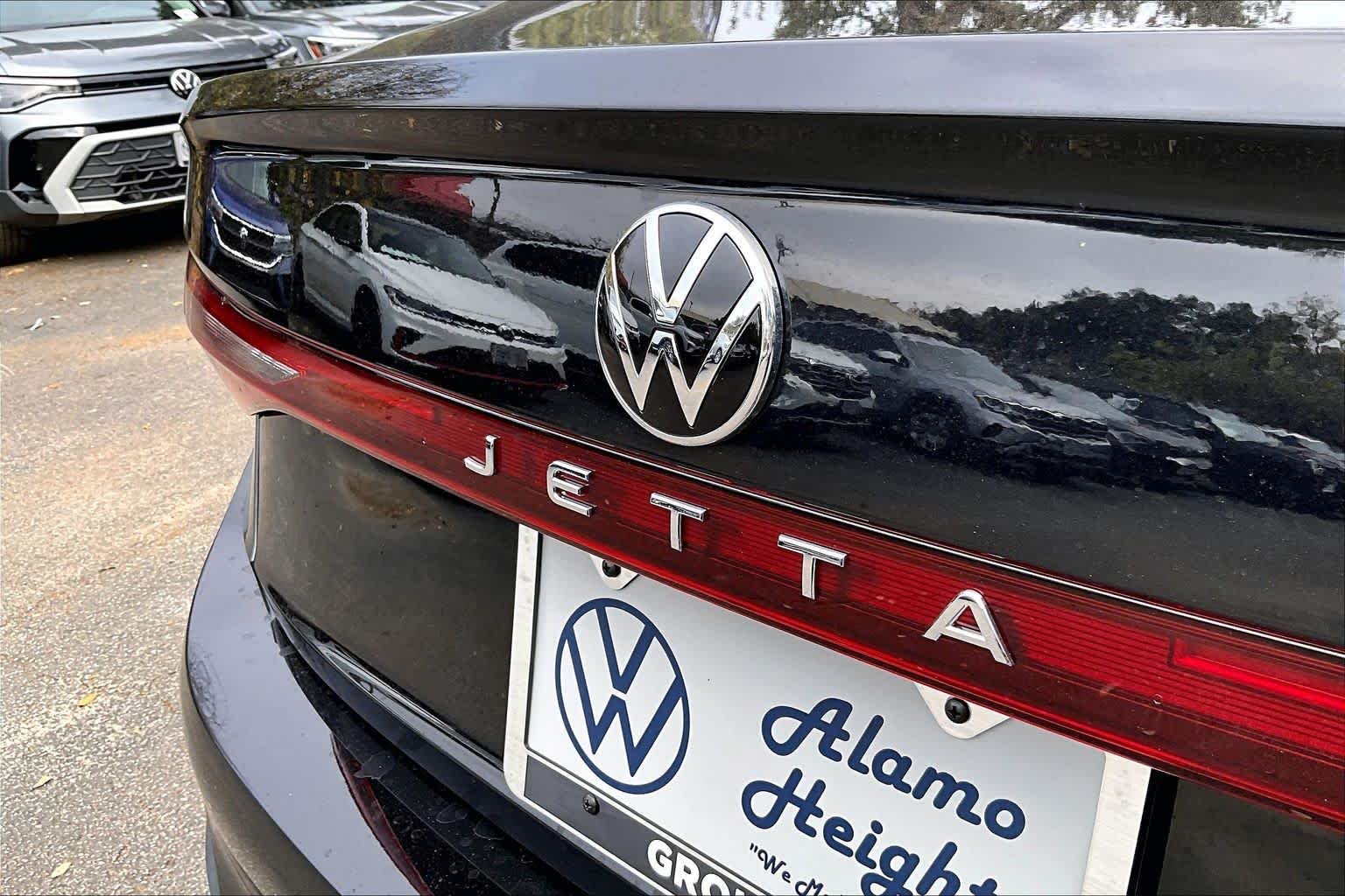 New 2026 Deep Black Pearl Volkswagen 1.5T SE image 15