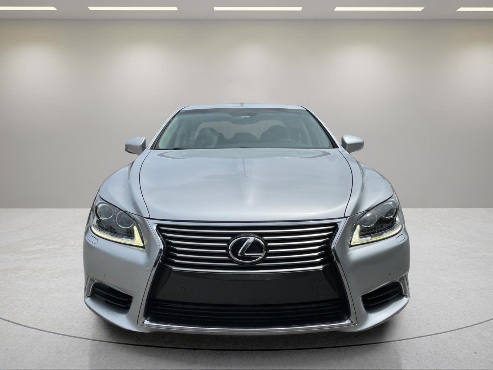 Used 2015 Liquid Platinum Lexus COMFORT image 8