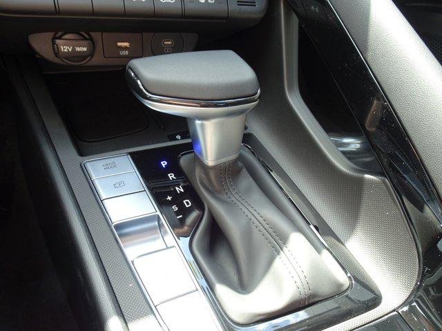 2025 Hyundai Elantra Limited - Photo 13