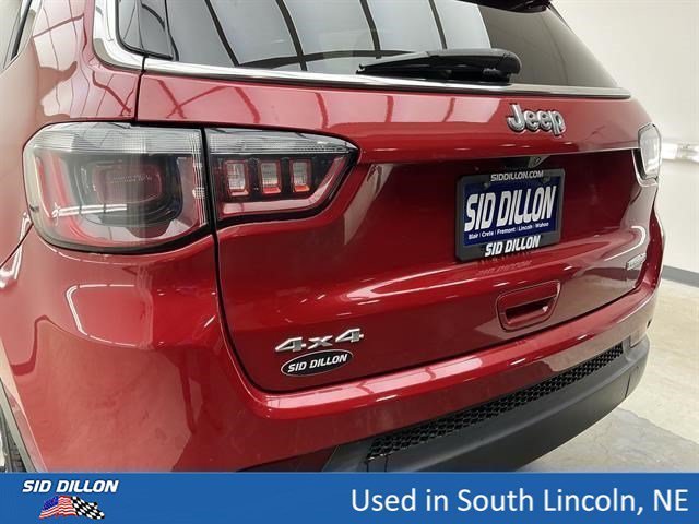 Used 2018 Redline Pearlcoat Jeep Latitude image 21
