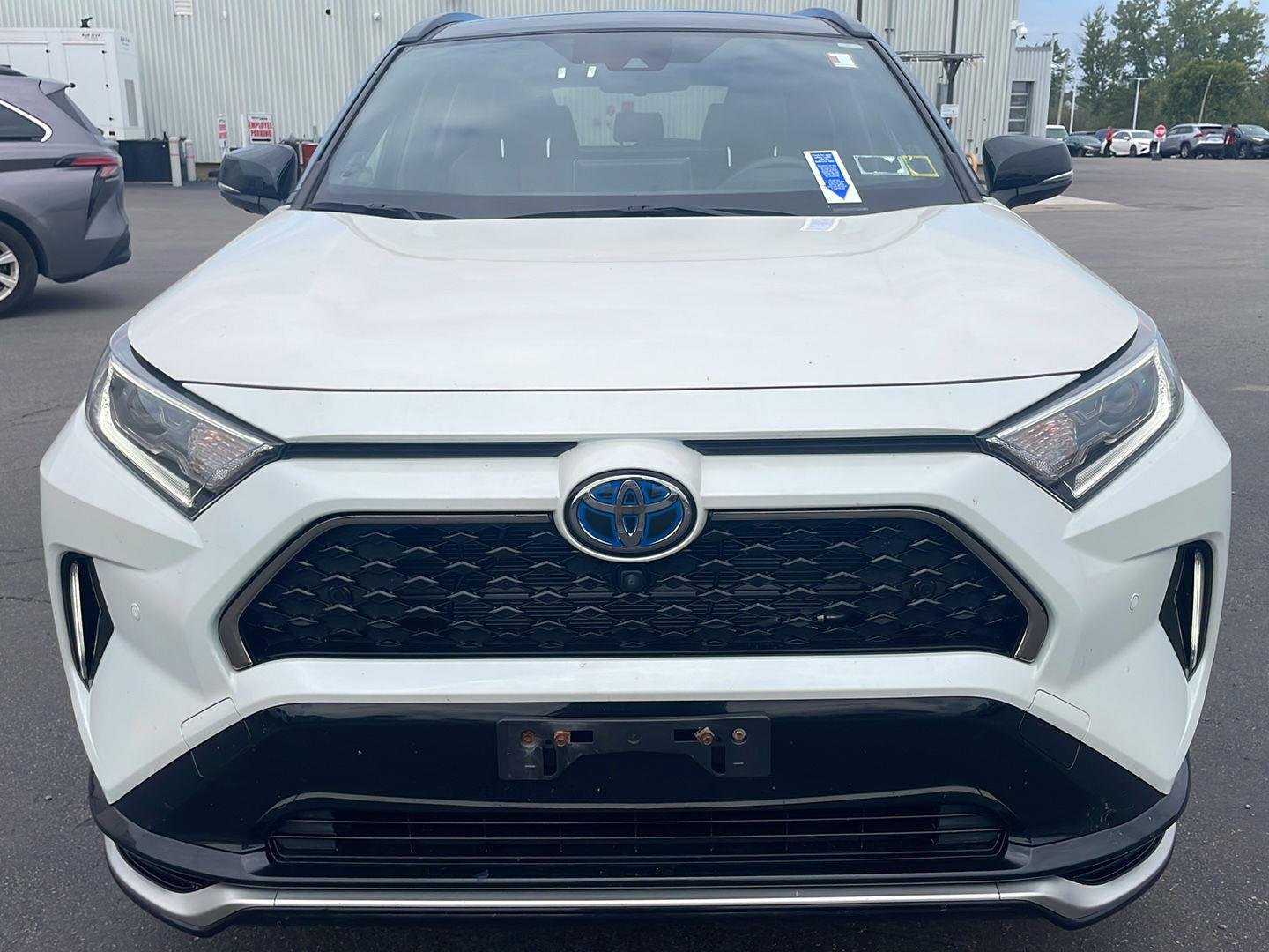 Used 2021 Blizzard Pearl w/Midnight Black Metallic Roof Toyota XSE image 10