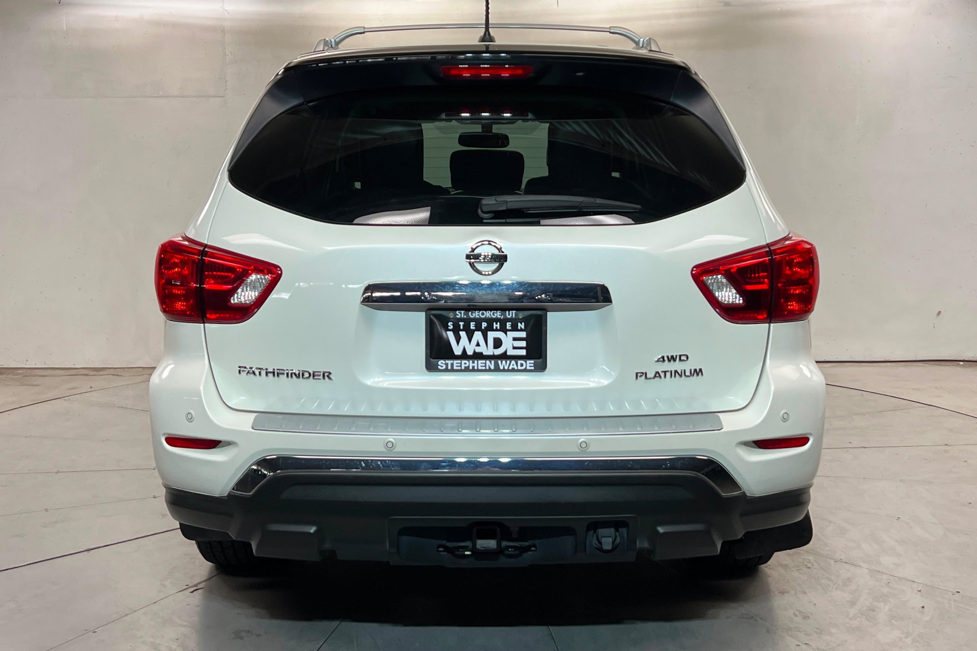 Used 2017 Pearl White Nissan Platinum image 5