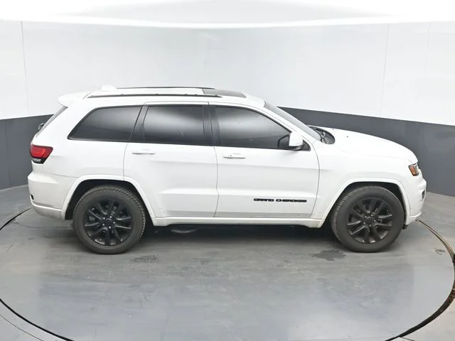 Used 2019 Bright White Clearcoat Jeep Altitude image 28