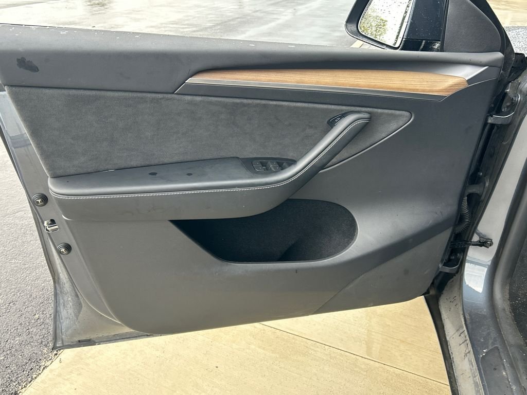 Used 2023  Tesla Long Range image 10