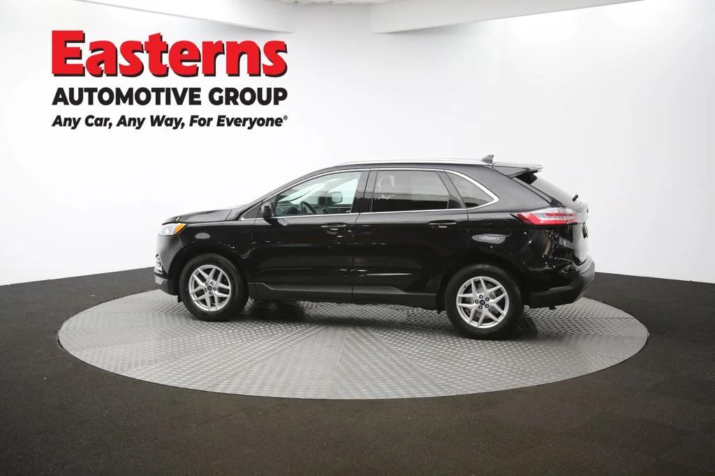Used 2022 Black Ford SEL image 60