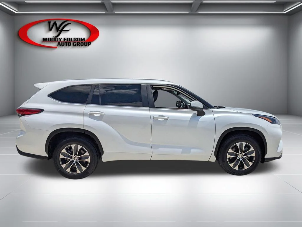 Used 2023 Beige Toyota XLE image 2