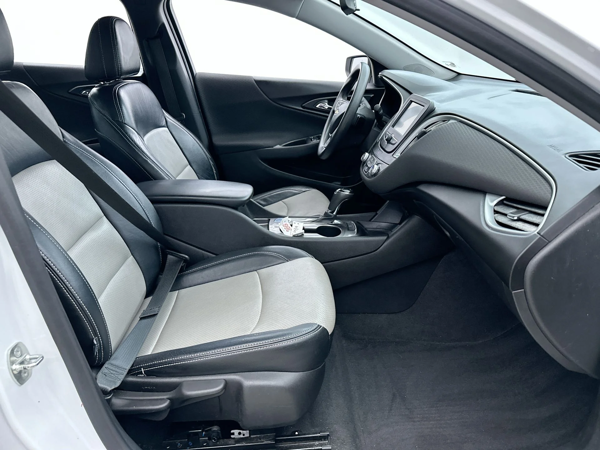 Used 2018 White Chevrolet LS image 15