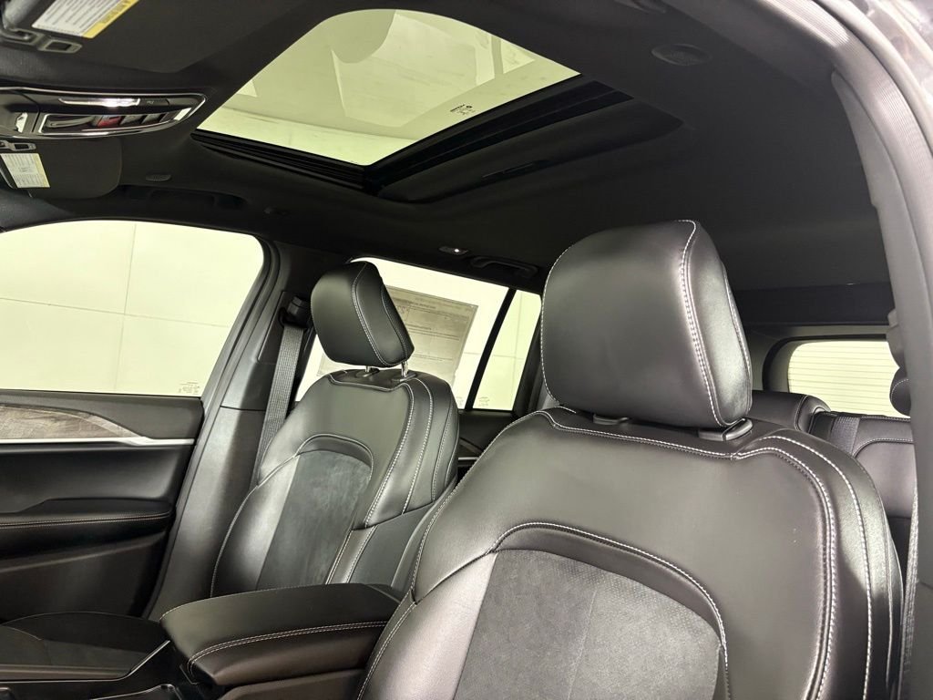 New 2026 Baltic Gray Metallic Clear-Coat Exterior Paint Jeep Altitude image 18