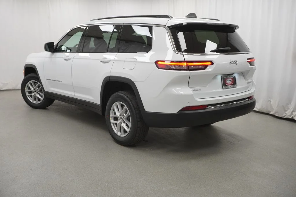 New 2026 Bright White Clear-Coat Exterior Paint Jeep Laredo image 13