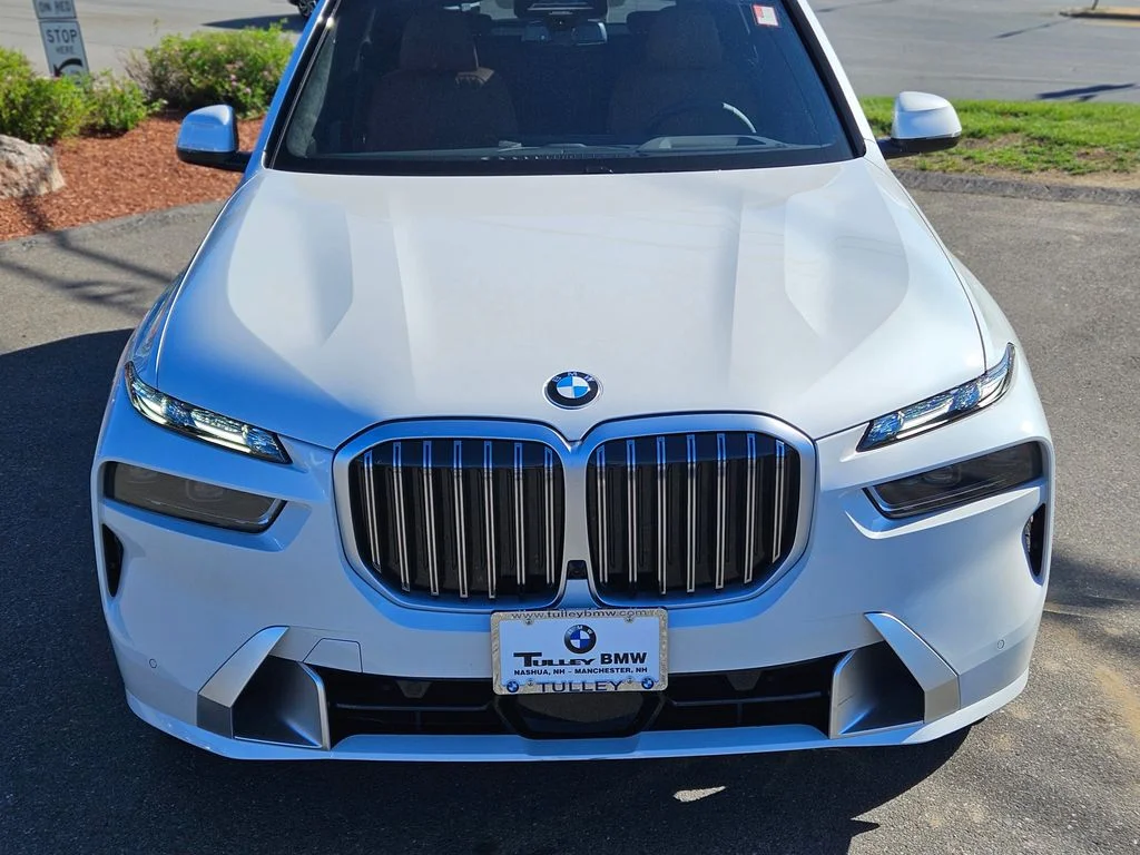 Used 2026 Mineral White Metallic BMW xDrive40i image 8