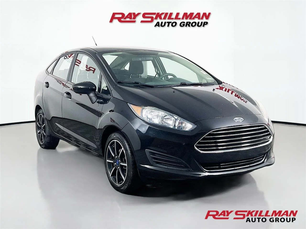 2017 Ford Fiesta SE Sedan's photo