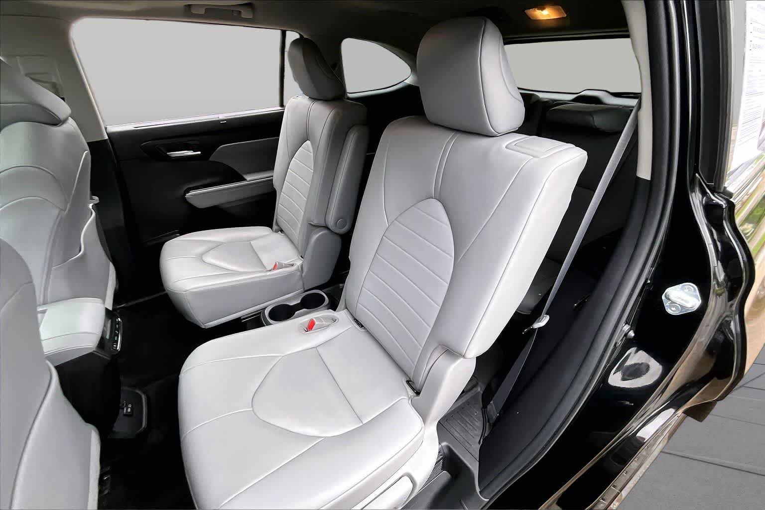 Used 2023 Midnight Black Metallic Toyota Hybrid XLE image 21