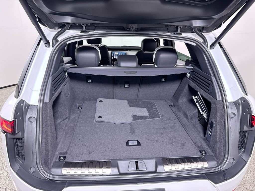 New 2026 Fuji White Land Rover Dynamic SE image 21