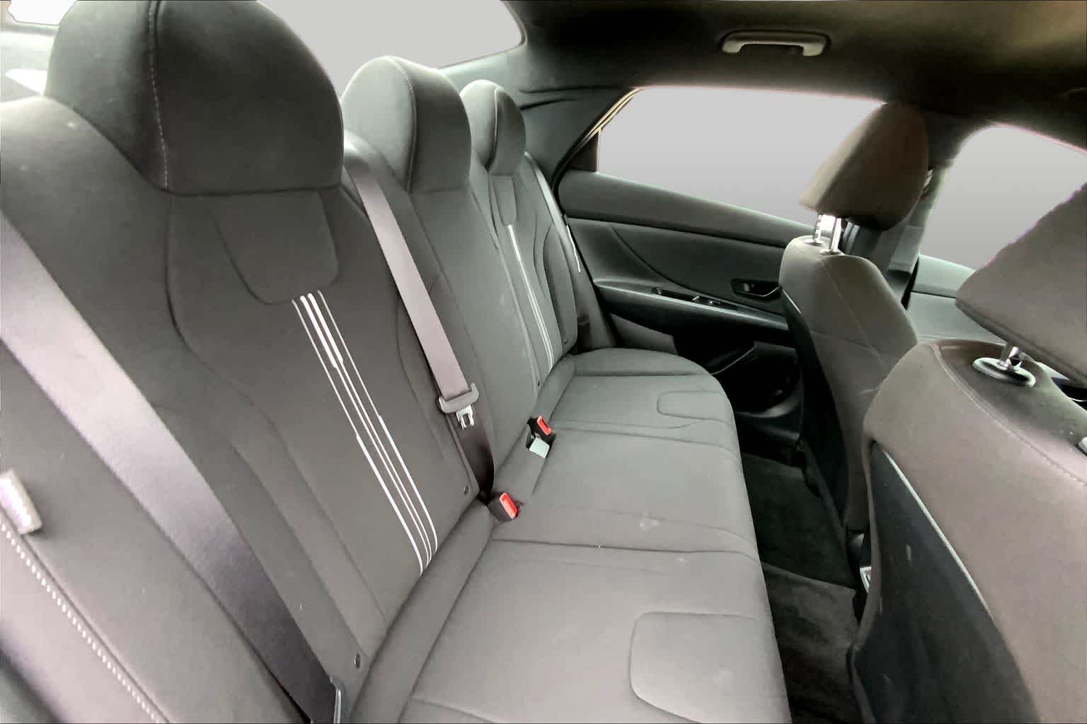 Used 2025 Abyss Black Hyundai SEL Sport image 19