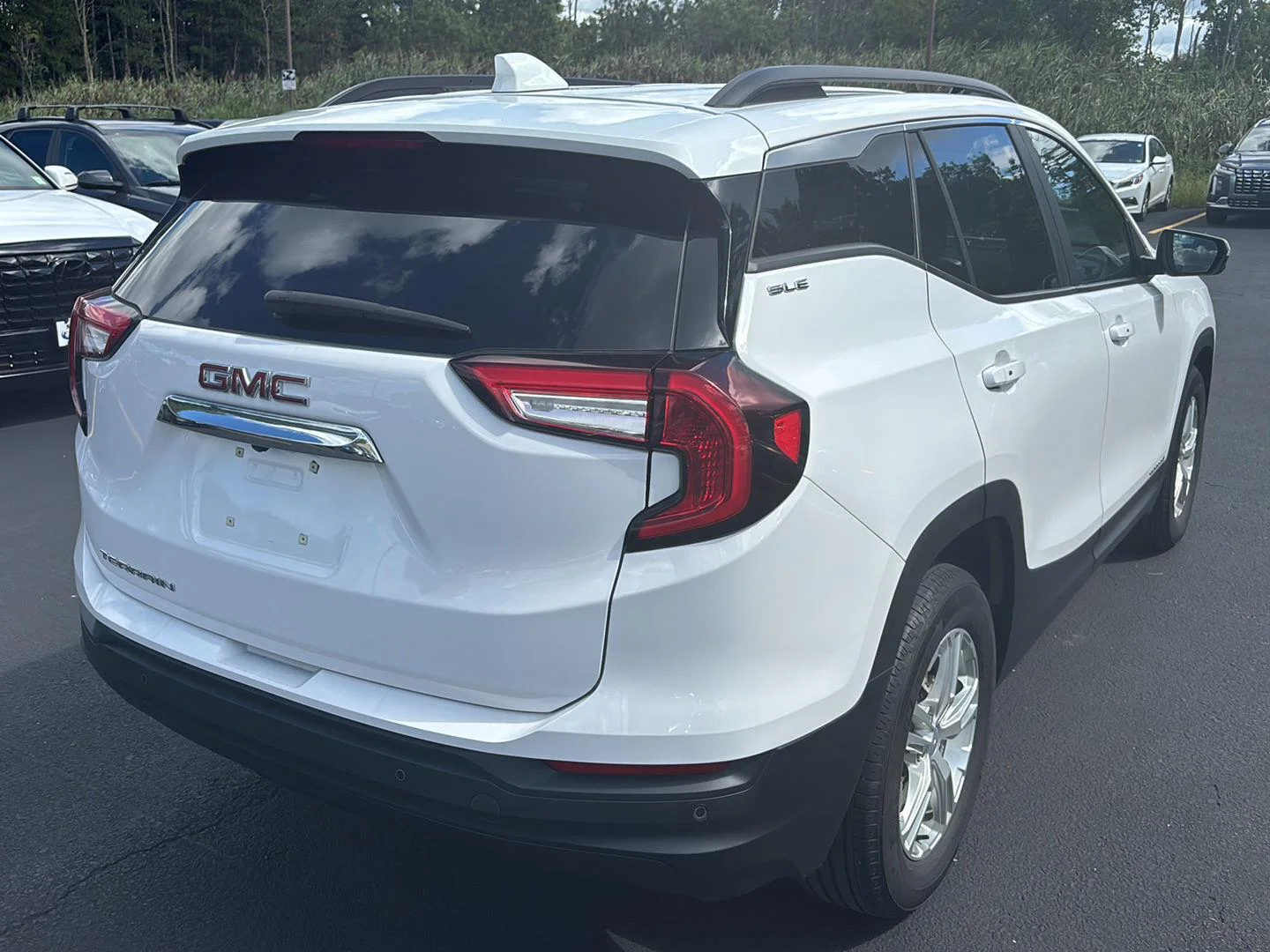 Used 2023 Summit White GMC SLE image 7