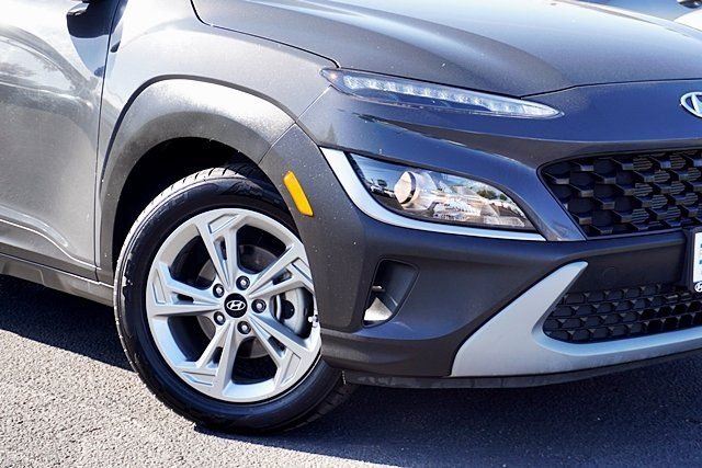 Used 2023 Gray Hyundai SEL image 3