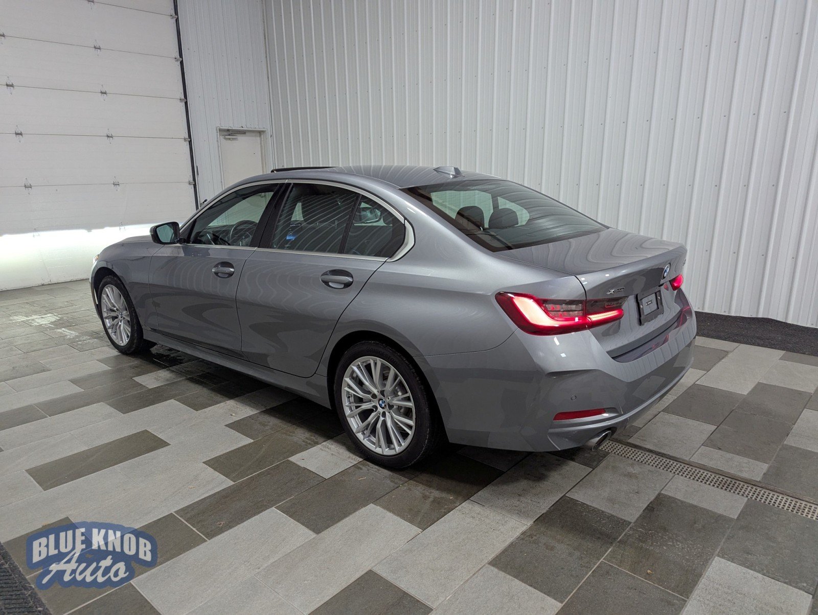 2024 Bmw 330i xDrive photo 2