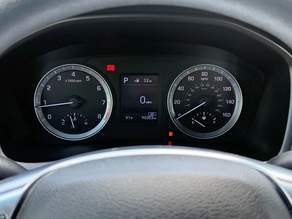Used 2018 Quartz White Pearl Hyundai SE image 23