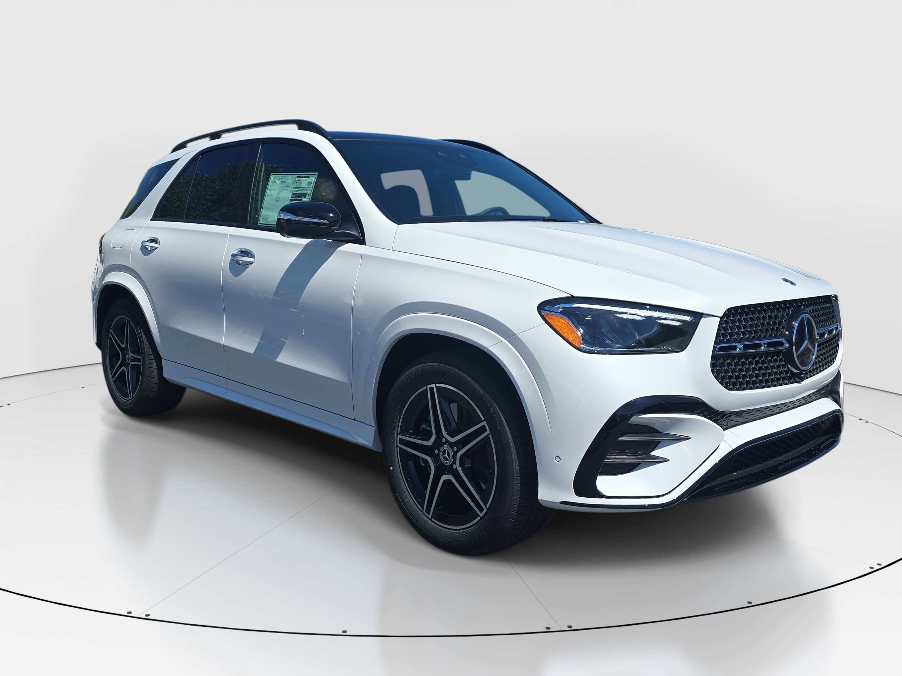 New 2026 MANUFAKTUR Moonlight White Metallic Mercedes-Benz GLE450 image 3