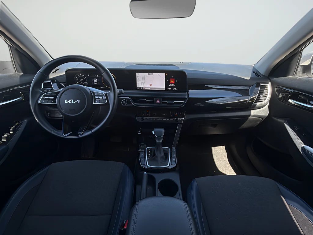Used 2024 White Kia S image 21