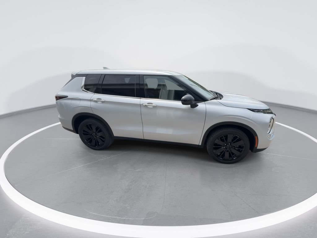 New 2026 White Mitsubishi LE image 9