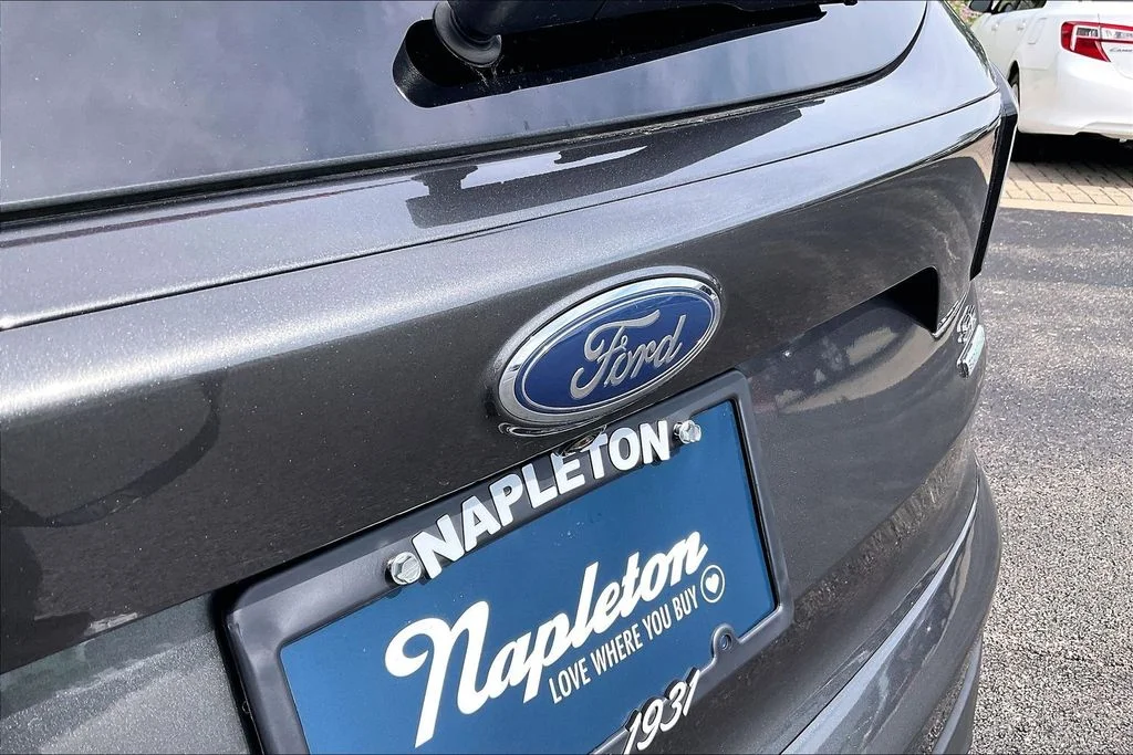 Used 2018 Gray Ford SE image 29
