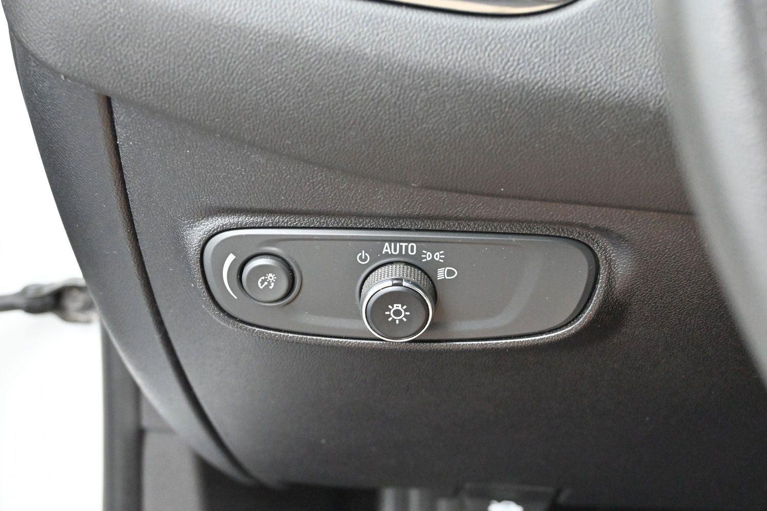 Used 2019 SUMMIT WHITE Chevrolet LS image 25