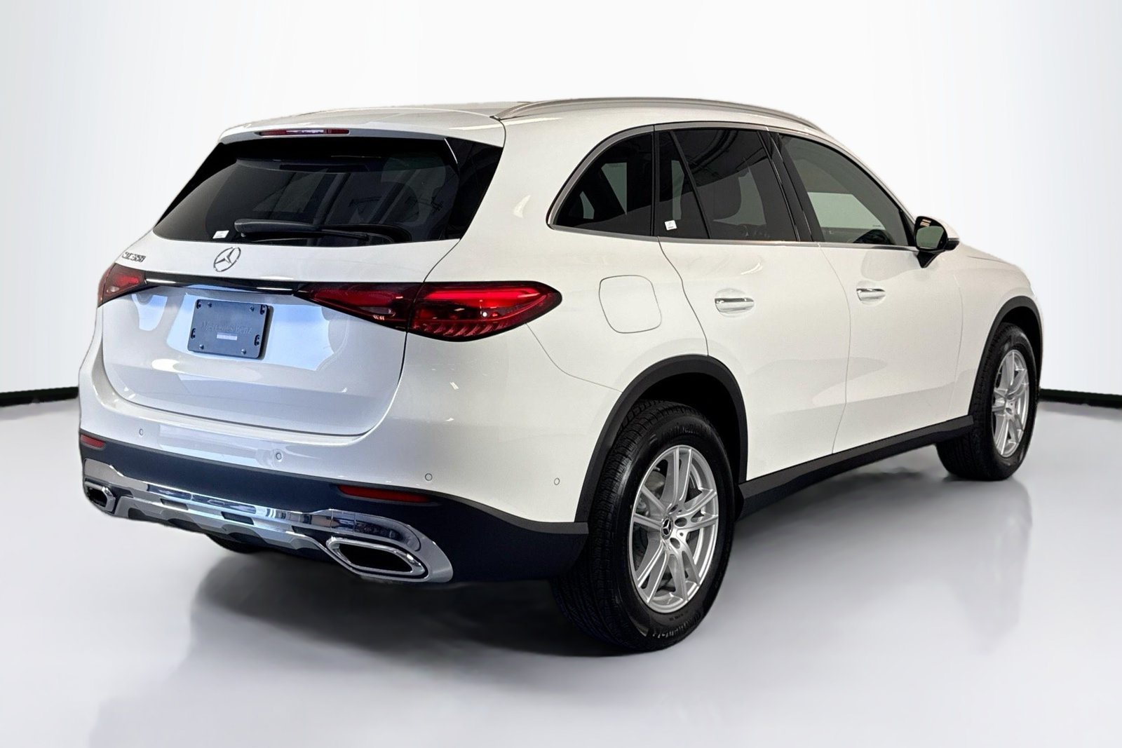 New 2026 Polar White Mercedes-Benz GLC 300 image 5