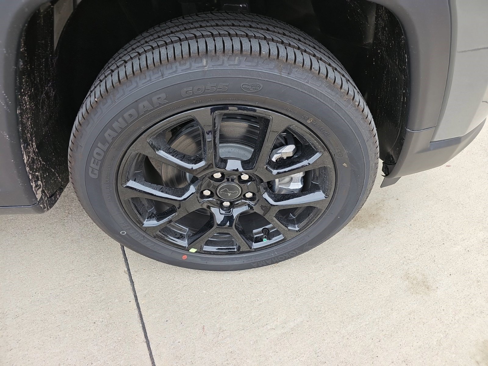 New 2027 Sting-Gray Clearcoat Jeep Latitude Altitude image 8