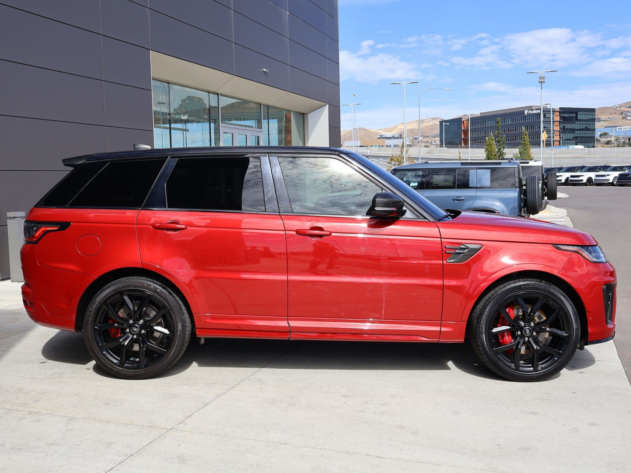 Used 2022 Firenze Red Metallic Land Rover SVR image 4