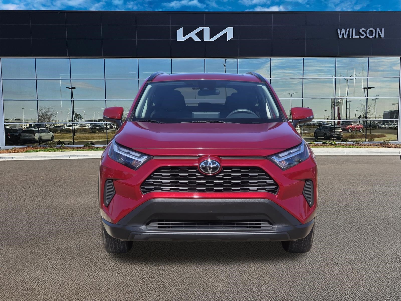 Used 2025 Ruby Flare Pearl Toyota XLE image 2