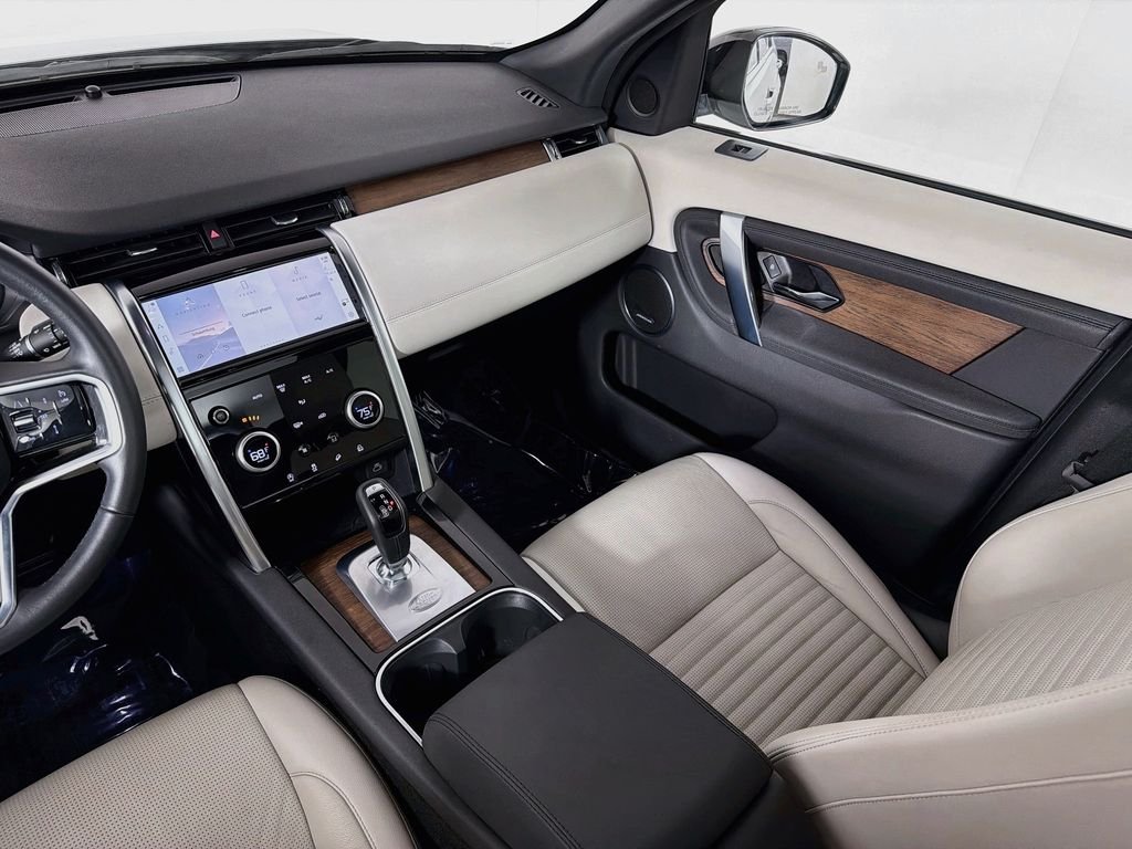 Used 2023 White Land Rover SE image 25